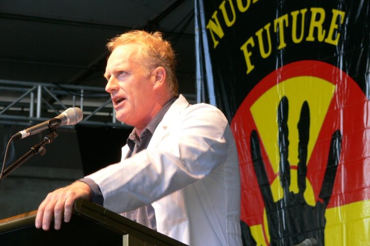 Dr Bill Williams at the Nuclear Fools’ Day Rally, Myer Music Bowl, Melbourne,  1 April 2007: Photo by Tilman Ruff