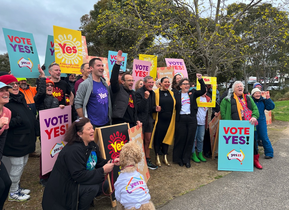 Pat Farmer and Yes supporters, including  Minister Ged Kearney, Greens Leader Adam Bandt, local State Labor MP Nathan Lambert, Senator Jana Stewart. Photo by Marie McInerney